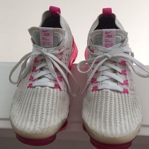 Ladies size 7.5 Nike VaporMax